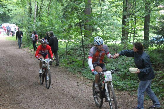 Závod horských kol Rallye Sudety má stejné vítěze jako v loňském roce. Friedla a Novákovou