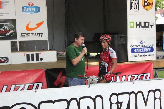 MTB TRILOGY: Po prologu a 1. etapě vede Hruška, druhý Vokrouhlík jel závěr etapy bez sedla