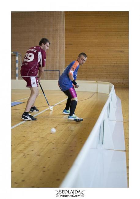 Polický florbalový tým AZ Vrátno vede bez ztráty bodu broumovskou ligu