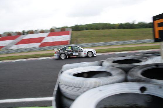 Automobilový závodník Michal Matějovský testoval vůz pro závody na Sicílii