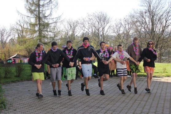 Vzpomínky jim nikdo nevezme. Studenti gymnázia se rozloučili se školou a spolužáky