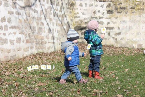 Hledání kuřátek přilákalo do kláštera téměř dvě stě dětí