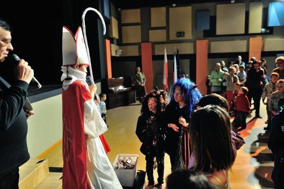 Konferenčním sálem Infocentra v Broumově se nesly čertovské básničky