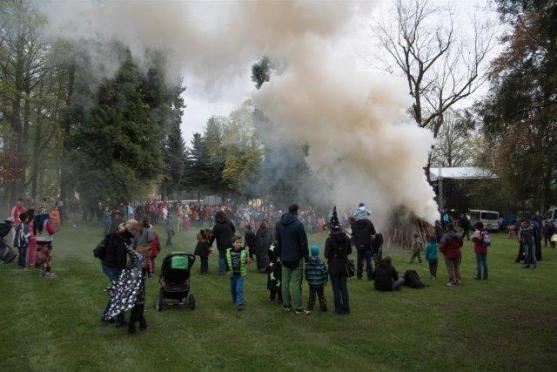 Ohlédnutí za "čarodějnicemi" v Broumově