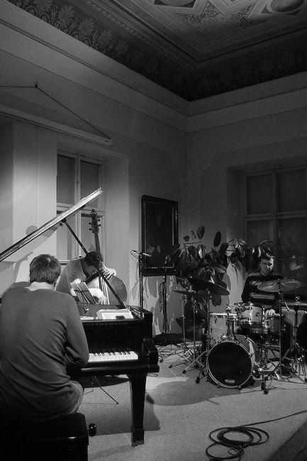 Trio Roberta Balzara pokřtilo v klášterní Kreslírně své nové CD s názvem Discover Who We Are