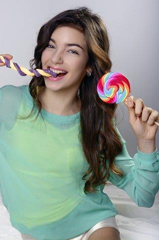 Nelly Řehořová z Police nad Metují se pilně připravuje na své první CD