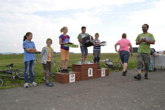 Na broumovském letišti se vzpomínalo a závodilo