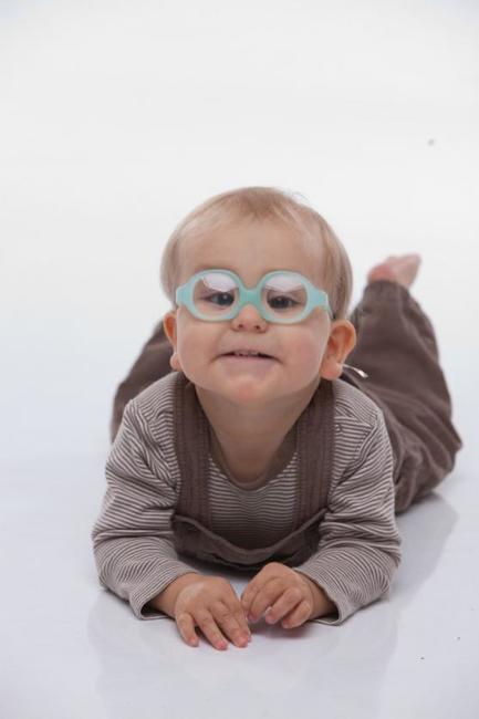 Charitativní koncert pro Adámka Svobodu představí britského zpěváka Paula Shoenfelta u vernéřovické studánky 