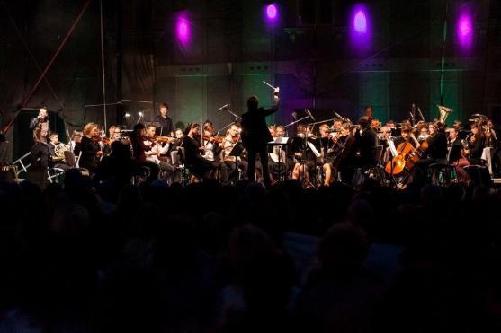 Hvězdy z PSO se snesly do klášterní zahrady. Vznikla tak neopakovatelná tradice venkovních charitativních koncertů 