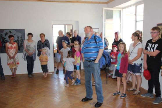 Police nad Metují zve na unikátní výstavu sítotisků Andyho Warhola