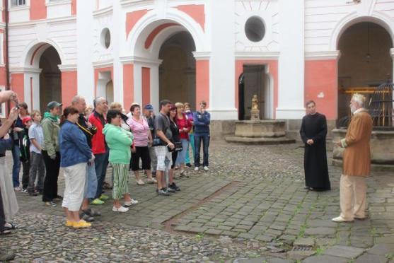 Během prohlídky broumovského kláštera návštěvníci uvidí historické filmové záznamy. Ukázku zveřejňujeme