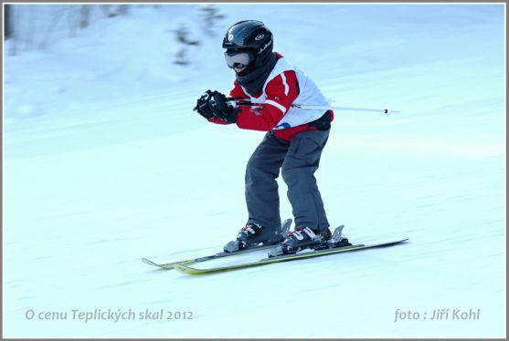 Závod v obřím slalomu žactva se v Teplicích nad Metují jel za osmnáctistupňového mrazu
