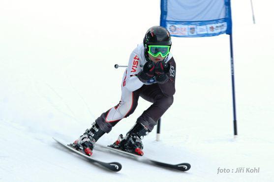 V Teplicích nad Metují startovalo ve veřejném závodě v obřím slalomu 55 mladých lyžařů