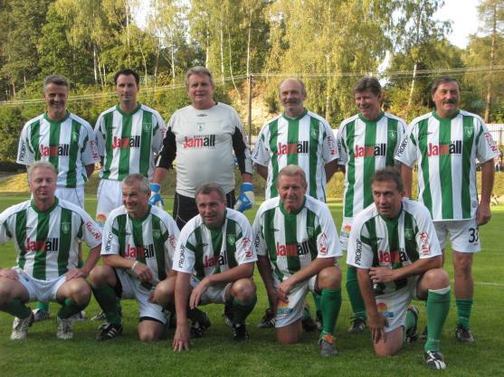 Antonín Panenka a tým jeho spoluhráčů z Bohemians Praha potěšili fotbalové fanoušky v Teplicích nad Metují