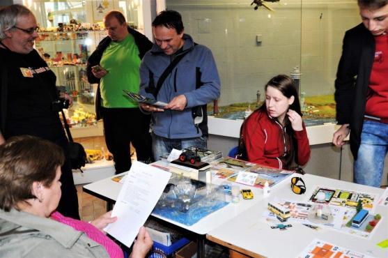 Police nad Metují žila oslavami. Muzeum papírových modelů mělo páté narozeniny