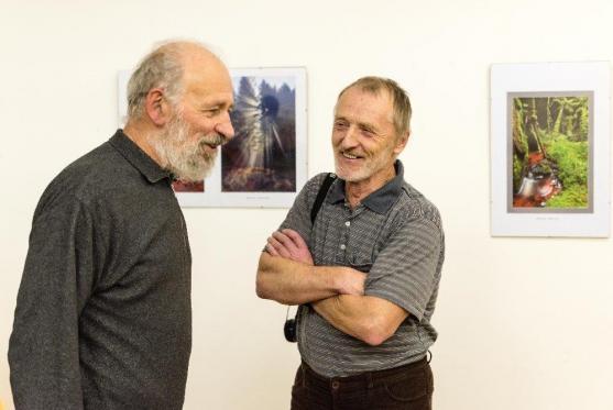 Výstava v polickém Zeleném domečku představuje fotografickou poctu Oldřicha Jenky krajině Policka 