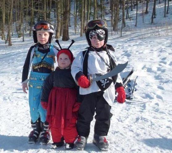 Čaroděj Jakub, Sultánka Emilka, Kovboj Jáchym a další masky sjížděly teplickou sjezdovku 