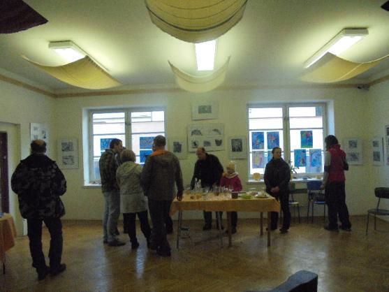 Výstava výtvarného oboru ZUŠ Police nad Metují potrvá do konce dubna 