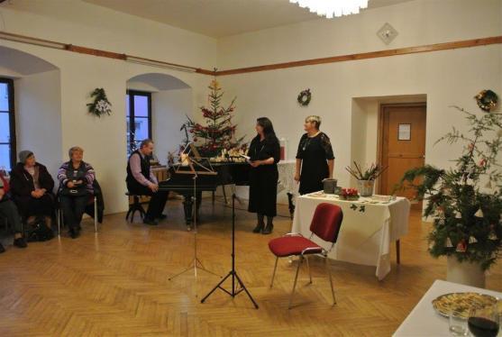 Výstava seniorů nazvaná Romantické Vánoce má po vernisáži 