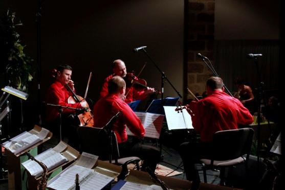 Ples podnikatelů a živnostníků premiérově roztančil klášterní Dřevník 