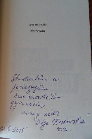 Gymnázium v Broumově navštívila dcera spisovatele Egona Hostovského 