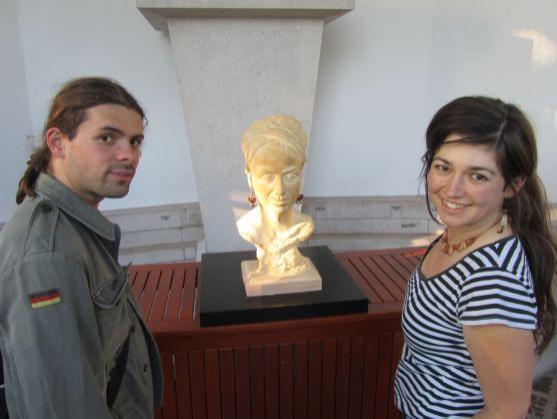 V altánu ve Schrollově parku jsou vystaveny lžíce a hlavy 