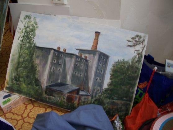 V altánu v broumovské klášterní zahradě jsou vystaveny malby z výtvarného plenéru 