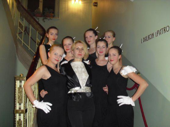 Tanečnice ZUŠ Broumov vystoupily na celostátní přehlídce scénického tance Tanec, tanec...2011 v Jablonci nad Nisou 