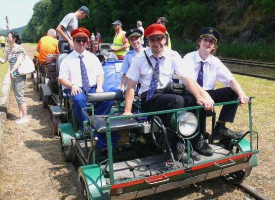 Broumováci opět závodili v Polsku na ručních drezínách