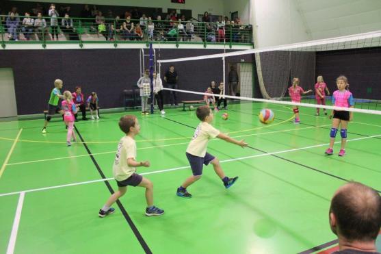 Pokračovaly turnaje "barevného" volejbalu