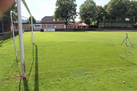 Broumovské fotbalové hřiště má nové hodiny. Poprvé je vyzkouší internacionálové ČR