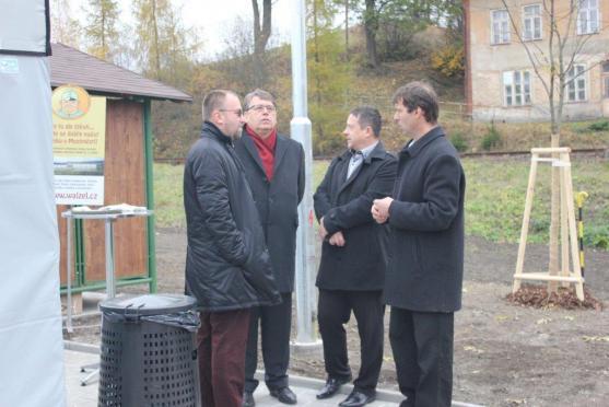 Byla slavnostně otevřena silnice v Teplicích nad Metují. Opravy krajských silnic na Broumovsku tím nekončí, ubezpečil hejtman