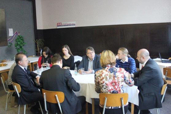 V Náchodě se konala prezentace škol a zaměstnavatelů. Význam setkání ocenil i hejtman Lubomír Franc