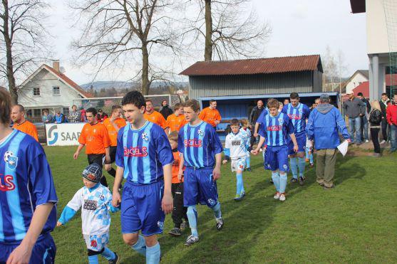 Poslankyně Zdeňka Horníková zahájila fotbalové derby v Broumově