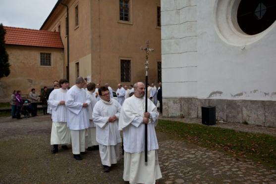 Nový želivský opat převzal požehnání z rukou královéhradeckého biskupa
