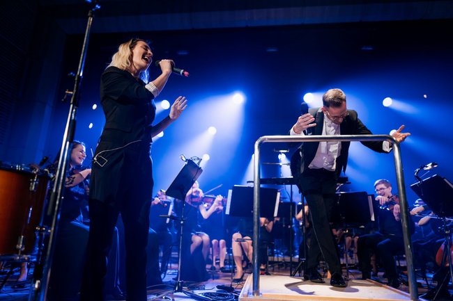 Místo předsevzetí novoroční koncerty s Police Symphony Orchestra