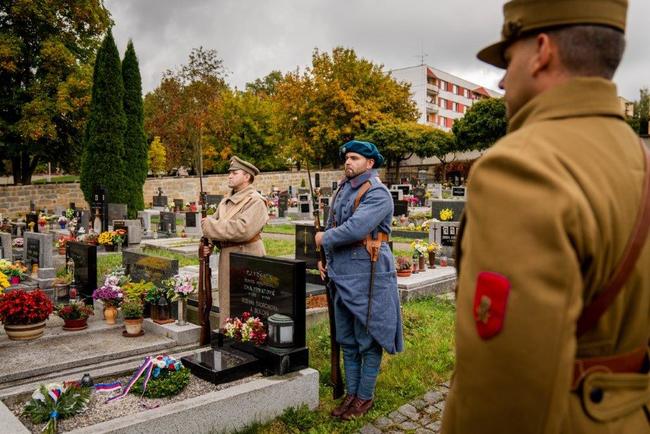 V Polici nad Metují odhalili pamětní desku Jindřichu Bejlovi