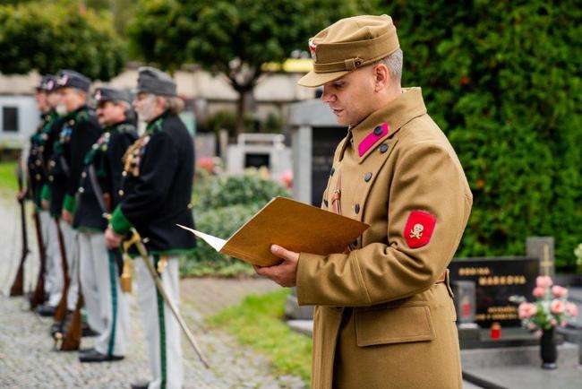 V Polici nad Metují odhalili pamětní desku Jindřichu Bejlovi