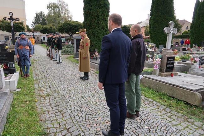 V Polici nad Metují odhalili pamětní desku Jindřichu Bejlovi