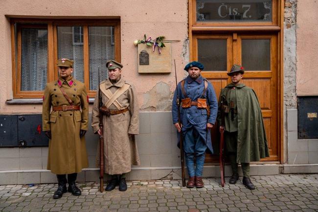 V Polici nad Metují odhalili pamětní desku Jindřichu Bejlovi