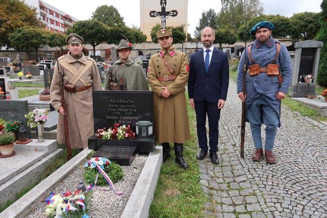 V Polici nad Metují odhalili pamětní desku Jindřichu Bejlovi