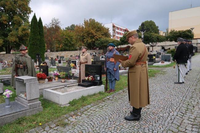 V Polici nad Metují odhalili pamětní desku Jindřichu Bejlovi