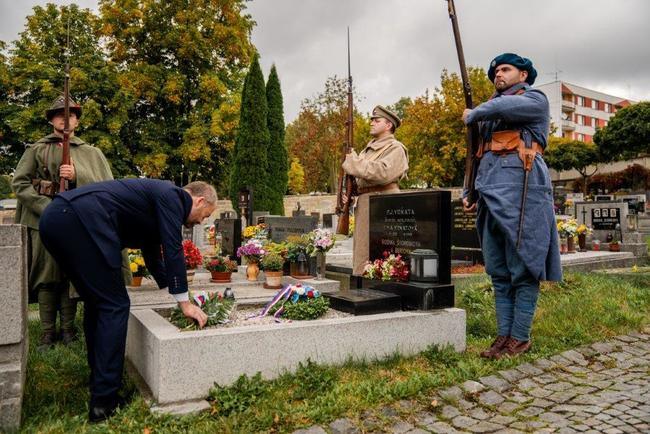 V Polici nad Metují odhalili pamětní desku Jindřichu Bejlovi