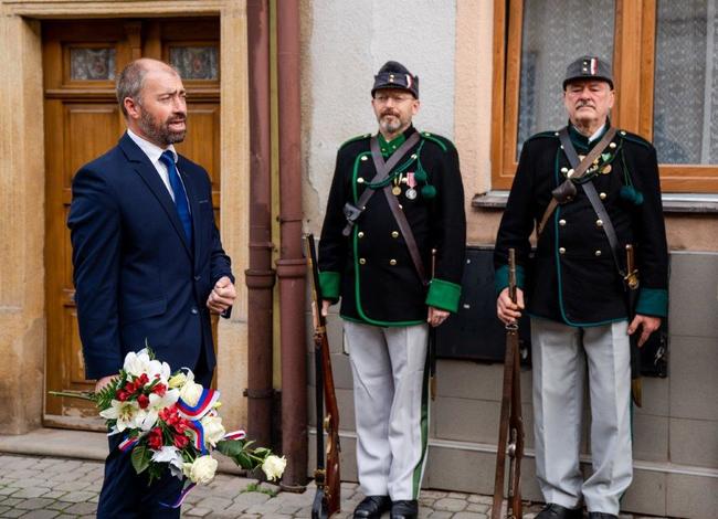 V Polici nad Metují odhalili pamětní desku Jindřichu Bejlovi