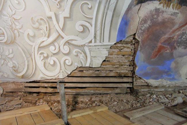 Pomozte se záchranou fresky v kostele v Heřmánkovicích