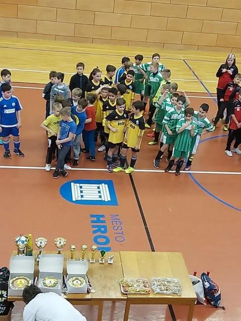 Tým starší přípravky Slovanu Broumov vyhrál turnaj v Hronově 