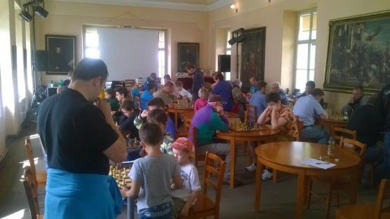 Broumovskou klášterní Kreslírnou znělo: šach - mat