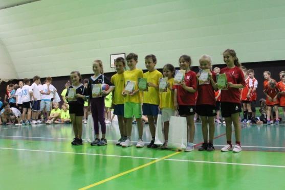 Na turnaji barevného volejbalu se dařilo broumovským týmům