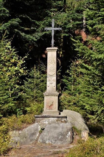 Z Bělého skalami na Junáckou vyhlídku