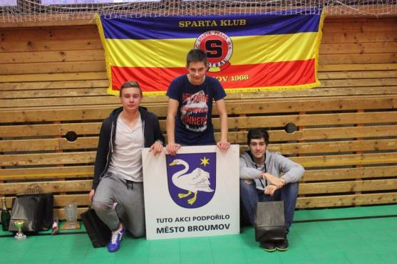 Nohejbalový turnaj Spartaklubu Broumov se hrál v hale už podruhé. Putovní pohár zamířil opět do Police nad Metují